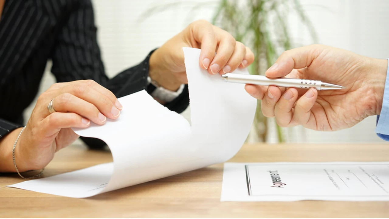 تاثیر درج اطلاعات غلط در ابطال قرارداد-دادگران حامی