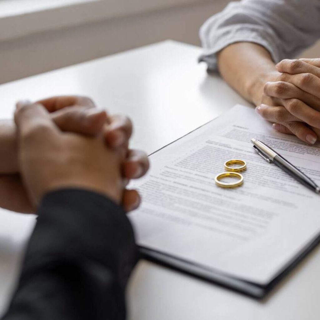 طلاق به دلیل اعتیاد فیلم مستهجن-دادگران حامی