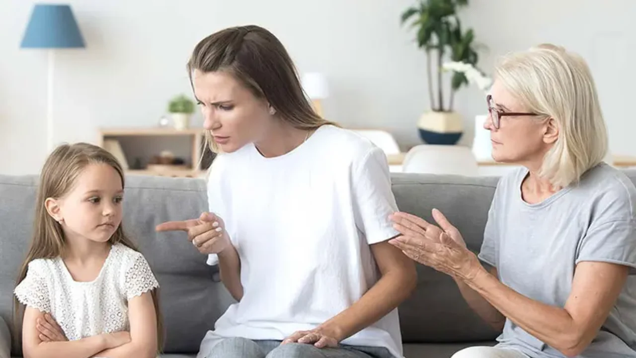 دیدن رابطه مادر با غریبه-دادگران حامی