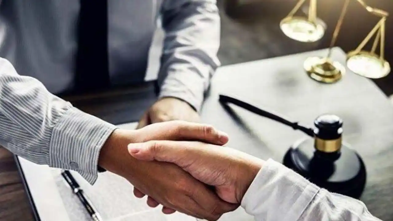  مسئولیت وکیل در قبال موکلین و شرکا-دادگران حامی