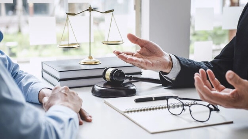 راهنمای مشاوره با وکلای دادگستری برای چک-دادگران حامی