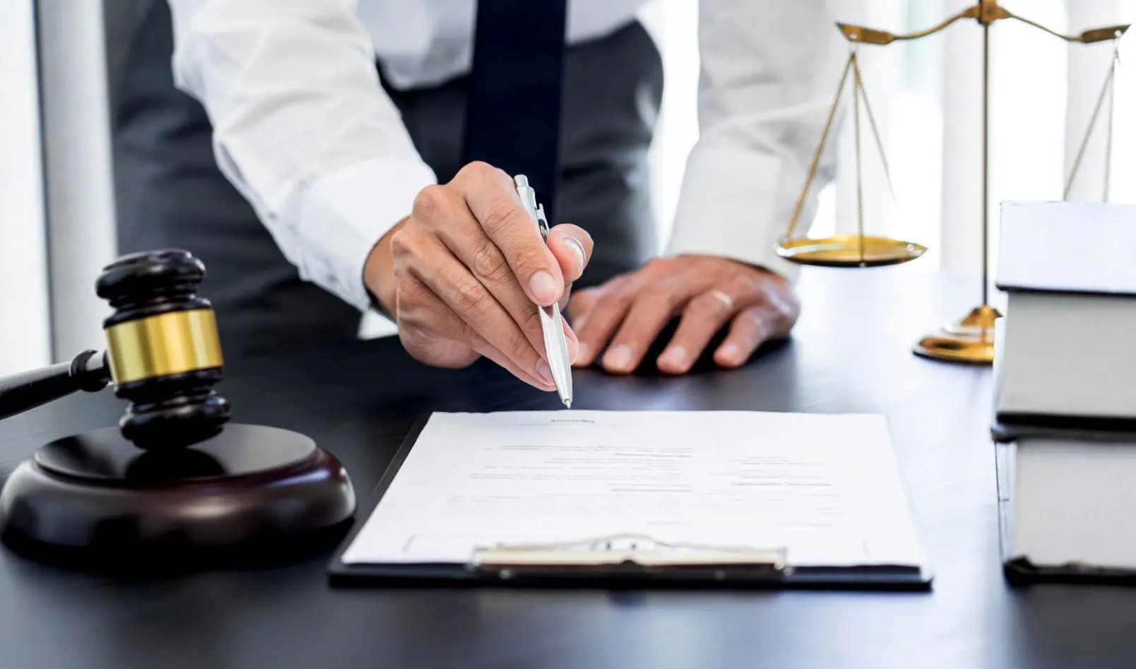 الزام به انجام تعهد-دادگران حامی