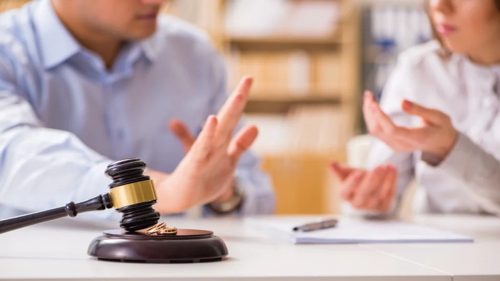 چرا انتخاب بهترین وکیل طلاق نوعی سرمایه‌گذاری است؟